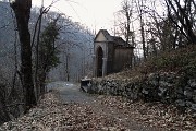 98 Cappella sulla stradetta di discesa a Carenno